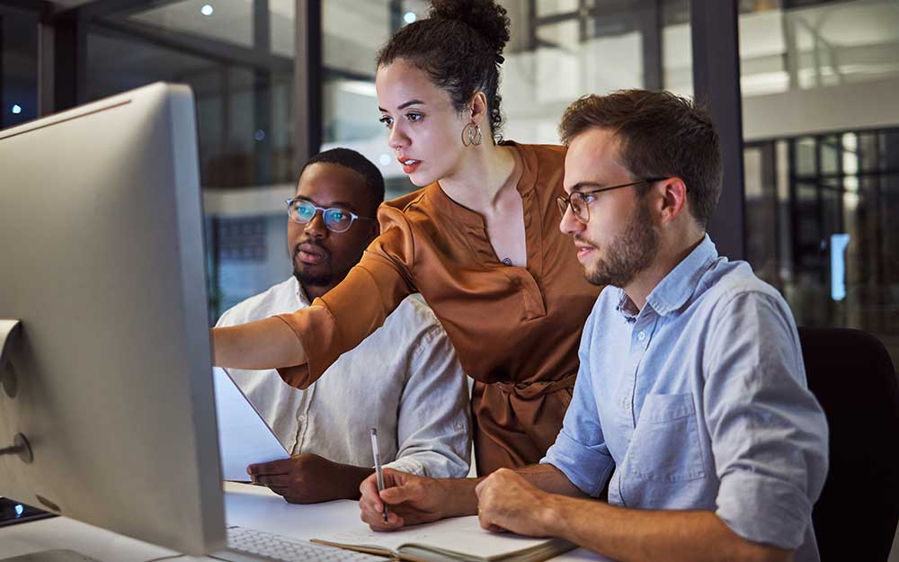 3 people looking at a monitor